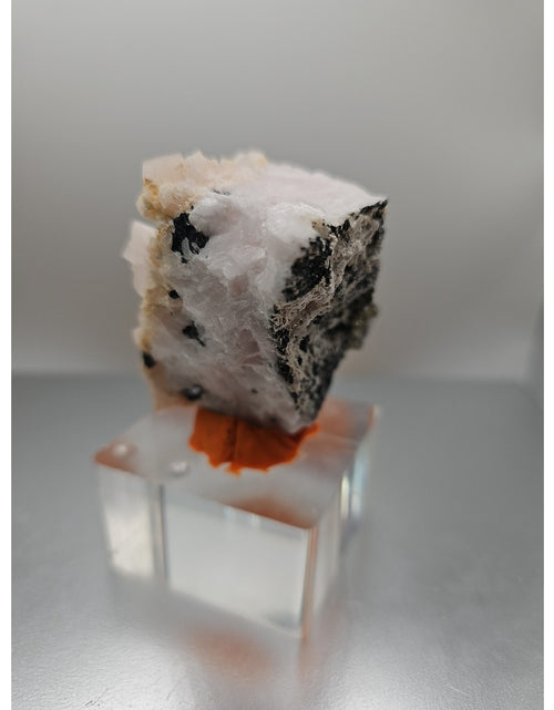 Load image into Gallery viewer, Mangano Calcite Peru 136grams