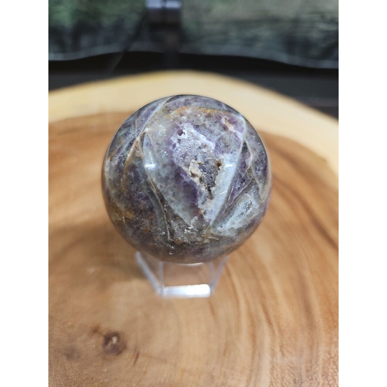 Chevron Amethyst. .66lbs 56mm. W/Stand