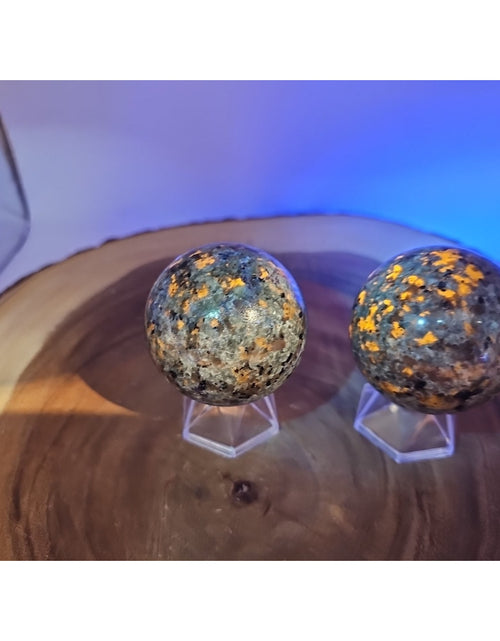 Load image into Gallery viewer, Yooperlite Stone Sphere 55mm 1 Each
