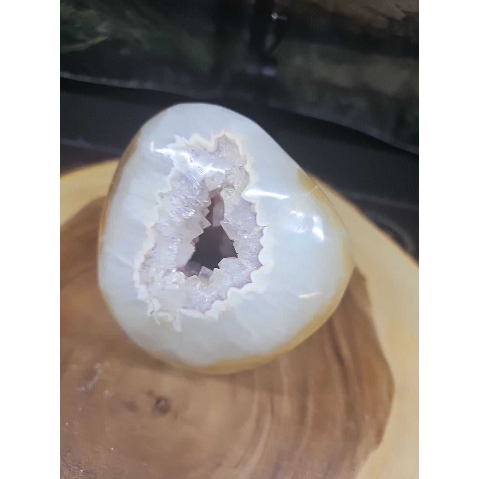 Natural 4.35lb Agate Carnelian Quartz Crystal Geode
