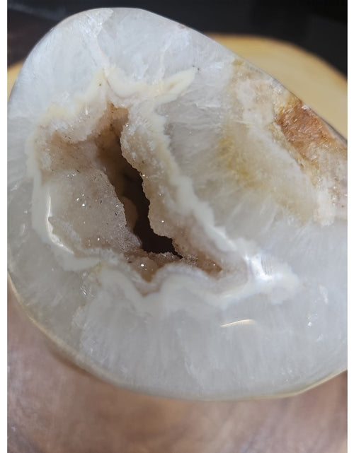 Load image into Gallery viewer, Natural 4.71lb Agate Carnelian Quartz Crystal Geode
