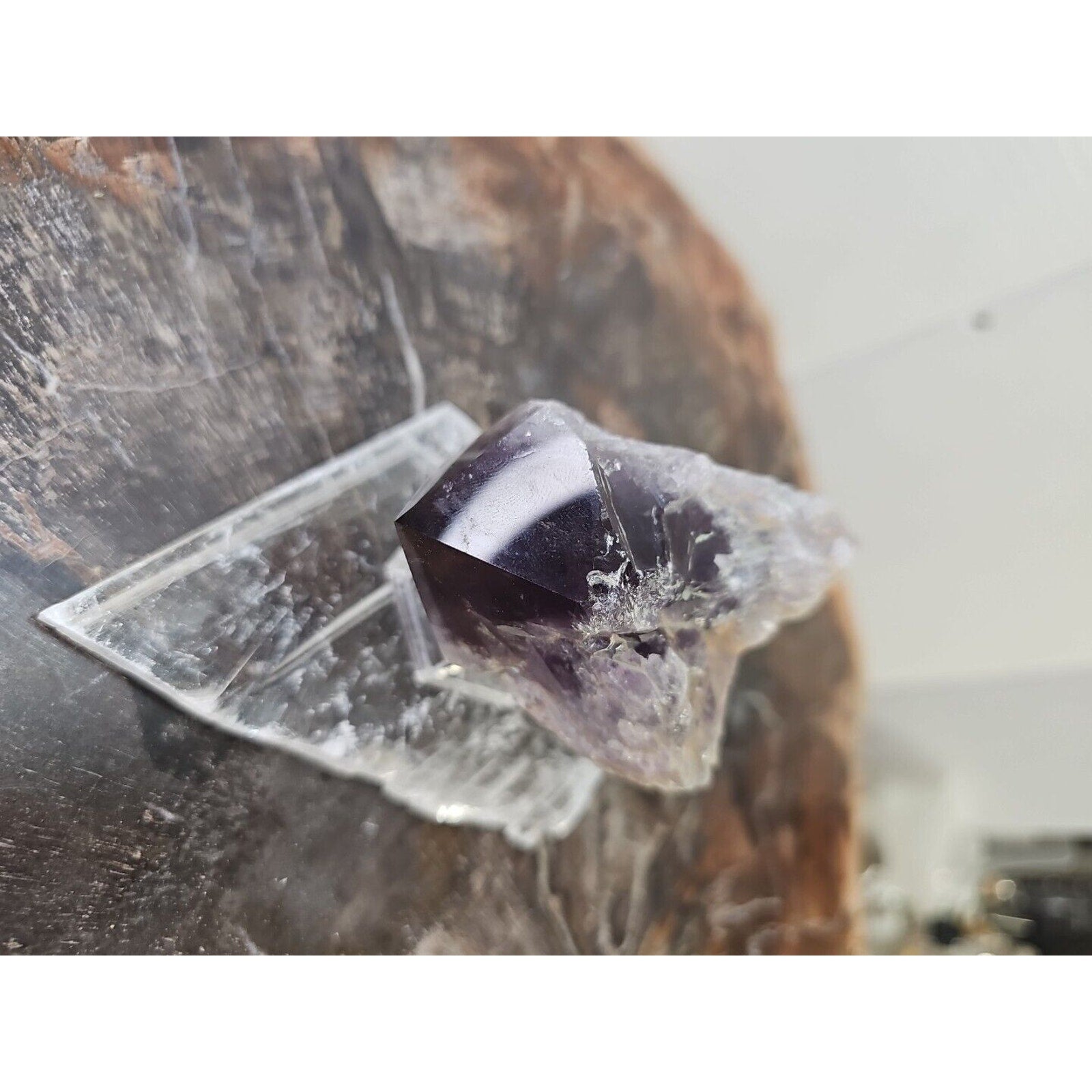 209g Amethyst Point Crystal W/ Selenite Base Really Great Point!!