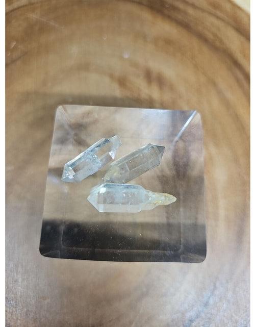 Load image into Gallery viewer, 3 herkimer diamonds new york
