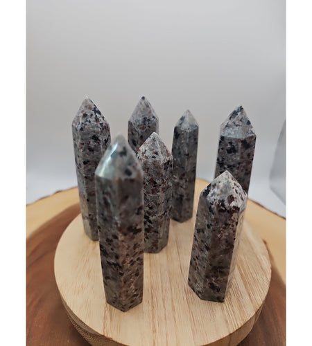 Yooperlite stone Tower UV Reactive 4in Tall Avg 98grams Avg 1 Each