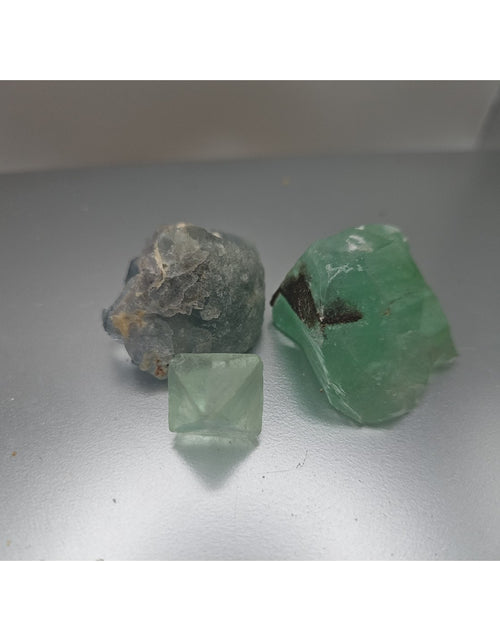 Load image into Gallery viewer, Flourite Specimens 3pcs .97oz
