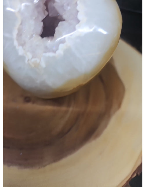 Load image into Gallery viewer, Natural 4.35lb Agate Carnelian Quartz Crystal Geode
