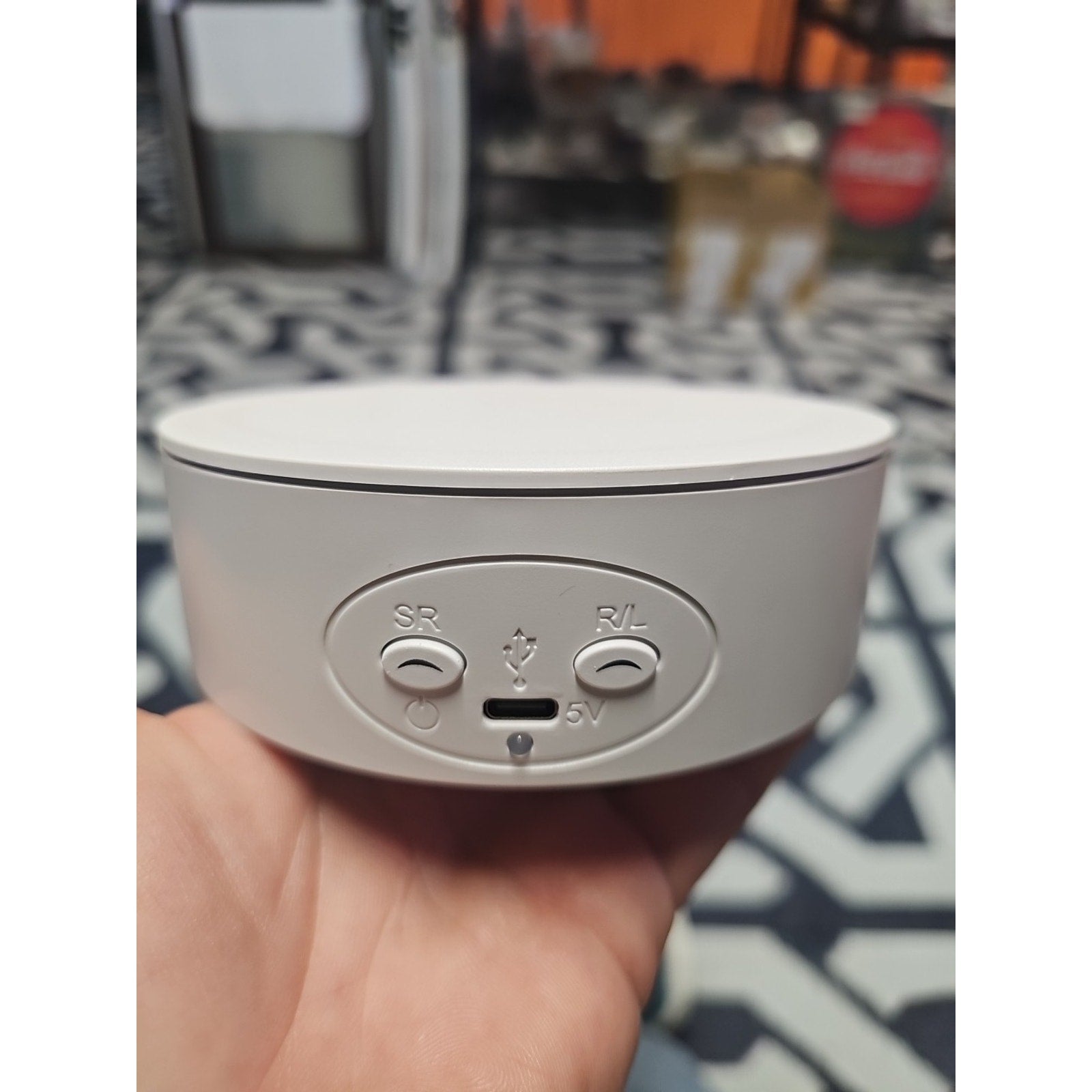 Chargeable turntable