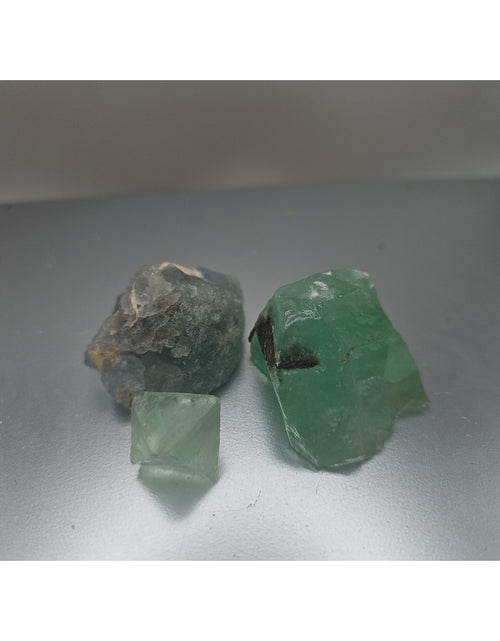 Load image into Gallery viewer, Flourite Specimens 3pcs .97oz
