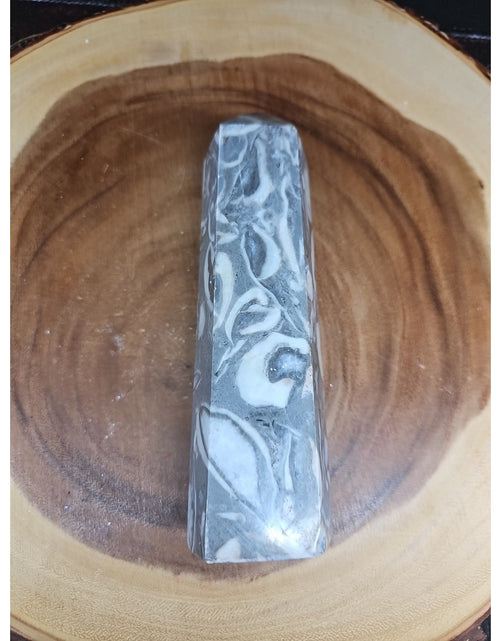 Load image into Gallery viewer, 1000 Eye Jasper 1.76lb 7.5in Tall

