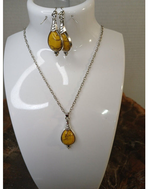 Load image into Gallery viewer, NATURAL STONE NECKLACE AND EARRINGS
