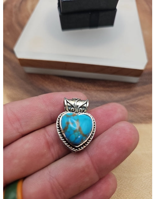 Load image into Gallery viewer, Turquoise heart pendant

