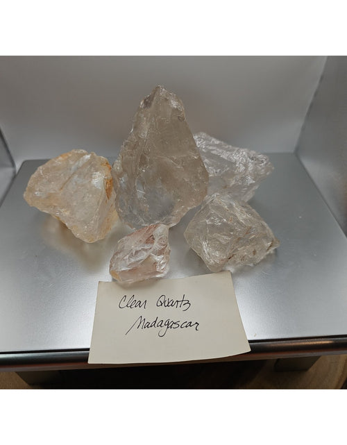 Load image into Gallery viewer, Quartz Crystal Clusters 1.48lbs 5pcs From Madagascar
