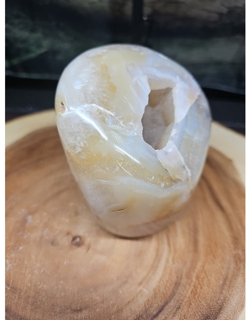 Load image into Gallery viewer, 2.69LB 1Pcs Natural Agate Carnelian Quartz Crystal Decoration Geode
