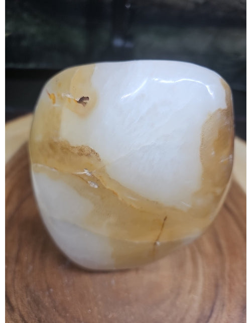 Load image into Gallery viewer, Natural 4.35lb Agate Carnelian Quartz Crystal Geode
