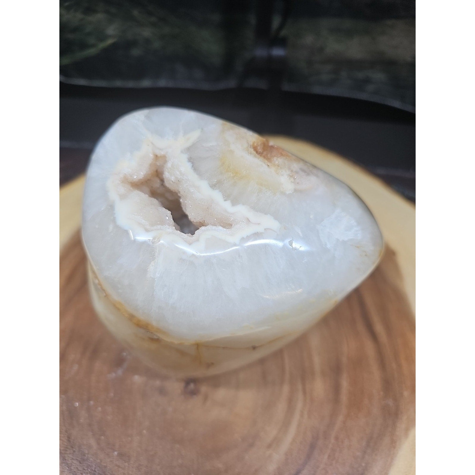 Natural 4.71lb Agate Carnelian Quartz Crystal Geode