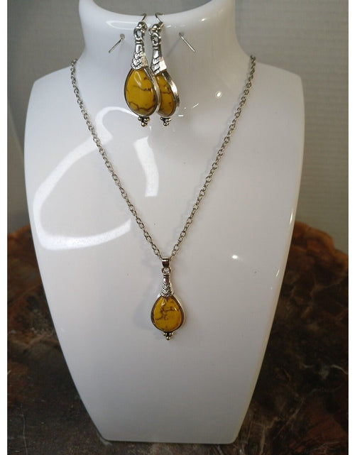 Load image into Gallery viewer, NATURAL STONE NECKLACE AND EARRINGS
