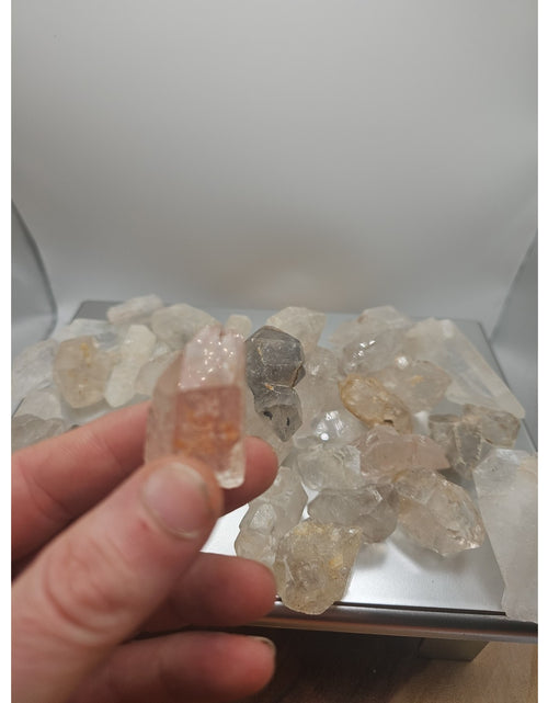 Load image into Gallery viewer, Quartz crystal points 1lb From Brazil
