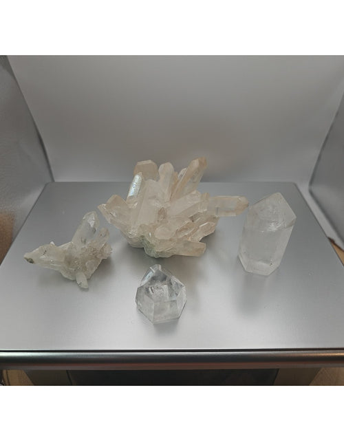 Load image into Gallery viewer, Quartz Crystal Cluster .97lb 4pcs
