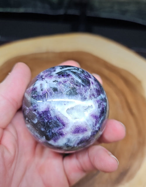 Load image into Gallery viewer, Phantom chevron sphere and stand
