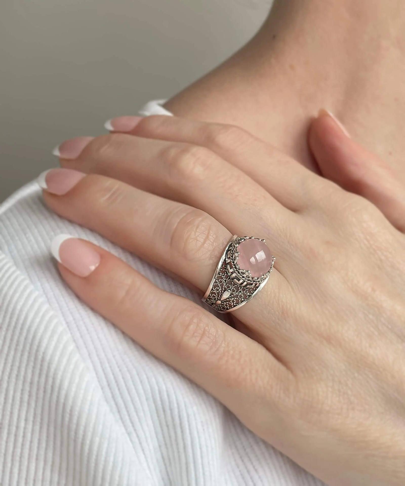 Meander Pattern Filigree Art Rose Quartz Gemstone Women Silver Cocktail Ring