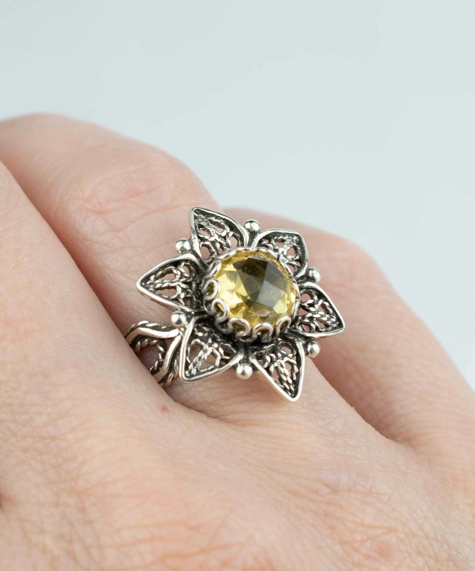 Filigree Art Citrine Gemstone Daisy Flower Women Silver Cocktail Ring