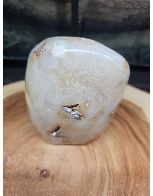 Load image into Gallery viewer, 2.69LB 1Pcs Natural Agate Carnelian Quartz Crystal Decoration Geode
