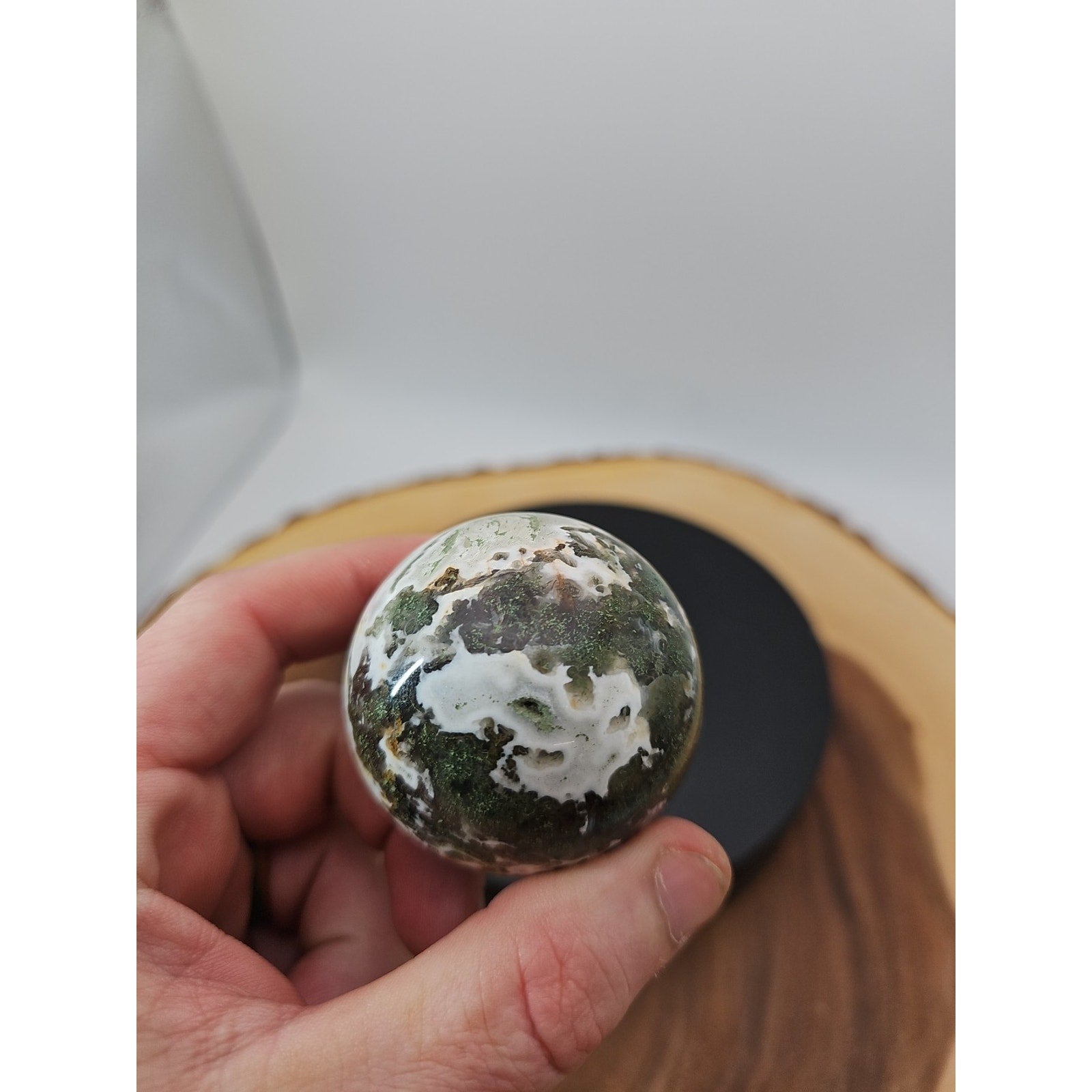 Moss Agate Sphere 187g Wstand 51mm