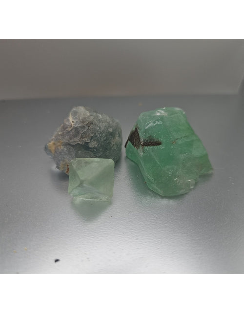 Load image into Gallery viewer, Flourite Specimens 3pcs .97oz
