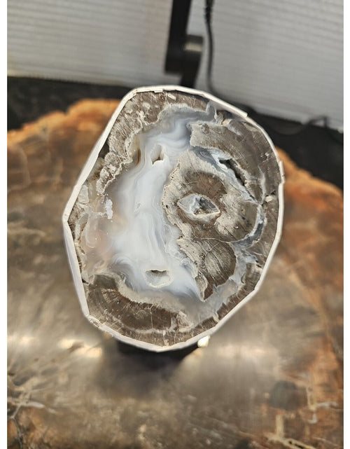 Load image into Gallery viewer, Polish Geode 273g
