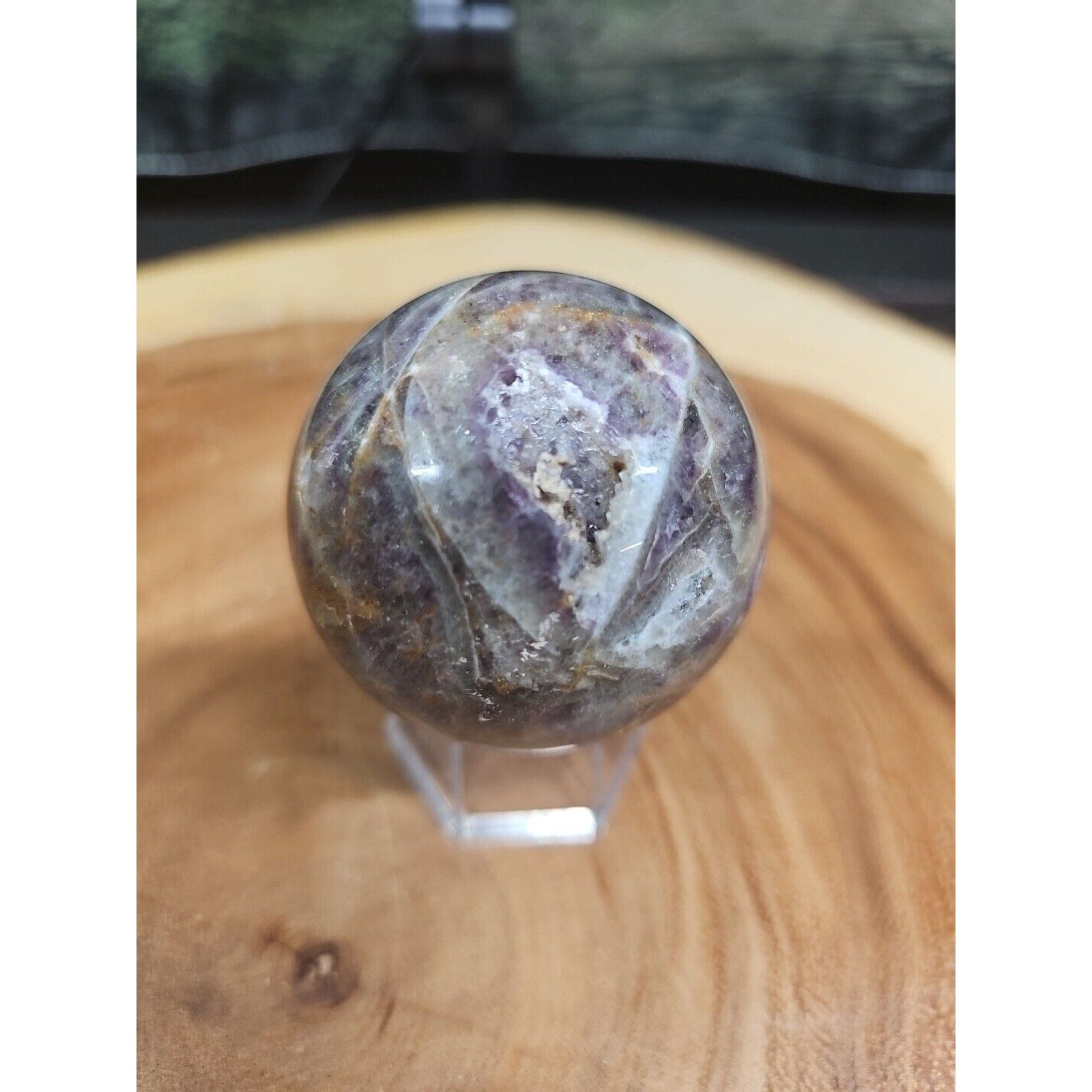 Chevron Amethyst. .66lbs 56mm. W/Stand
