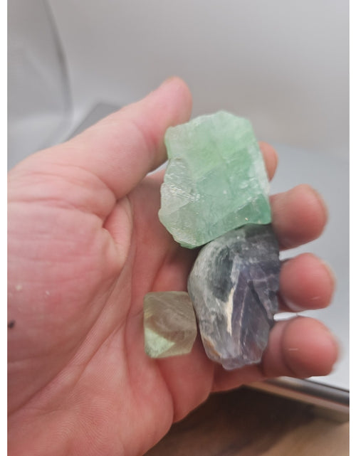 Load image into Gallery viewer, Flourite Specimens 3pcs .97oz
