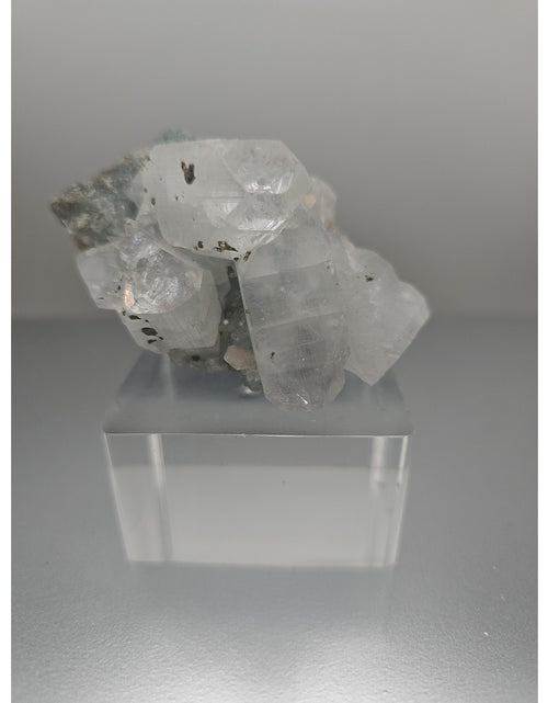 Load image into Gallery viewer, Apophyllite crystal specimen 108grams
