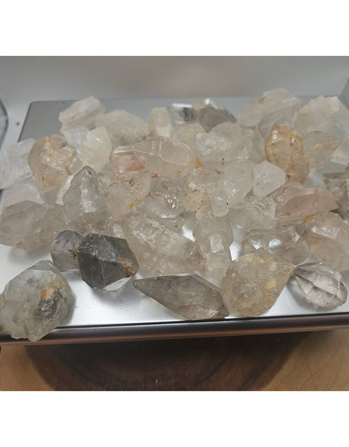 Load image into Gallery viewer, Quartz crystal points 1lb From Brazil
