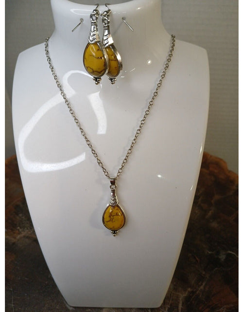 Load image into Gallery viewer, NATURAL STONE NECKLACE AND EARRINGS
