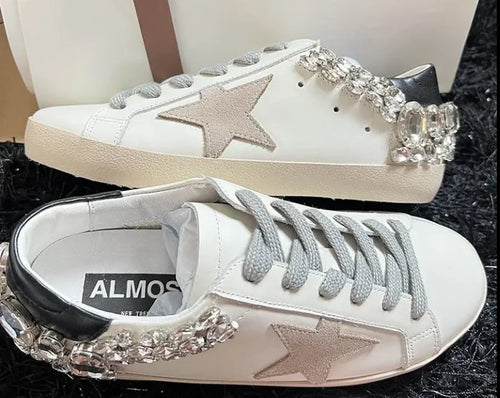 Load image into Gallery viewer, Star Old White Shoes with Diamonds
