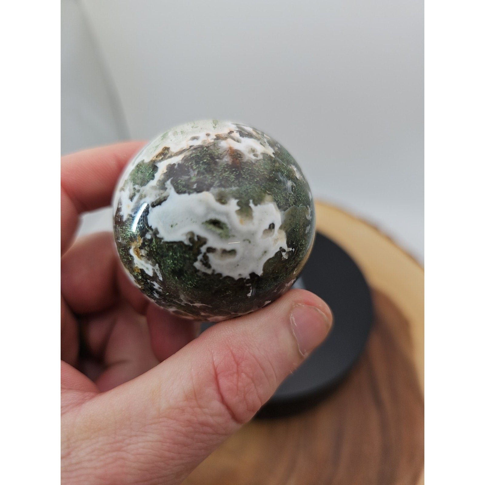 Moss Agate Sphere 187g Wstand 51mm