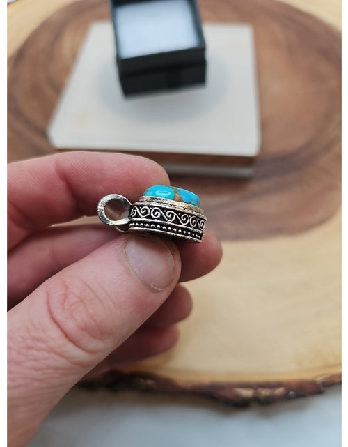 Load image into Gallery viewer, Turquoise heart pendant
