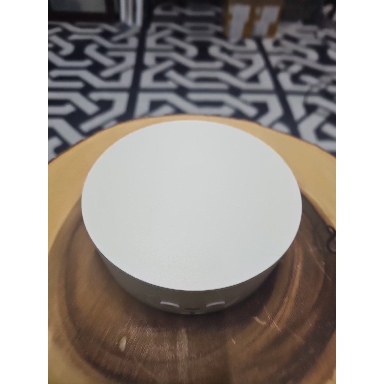 Chargeable turntable