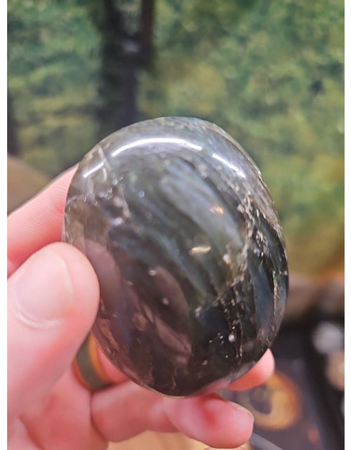 Load image into Gallery viewer, Labradorite Plam Stone 117 Grams Healing
