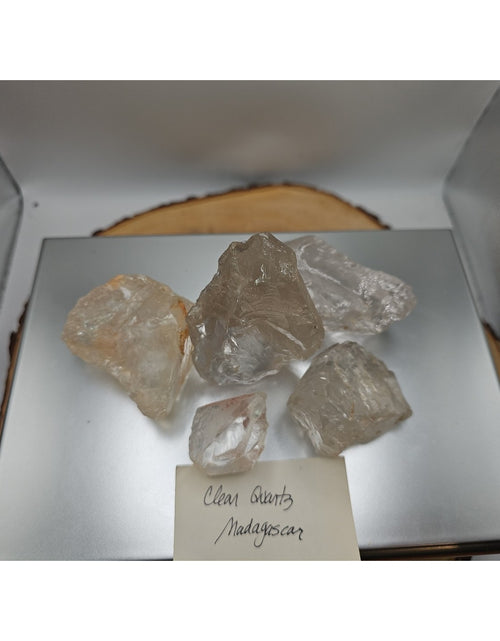 Load image into Gallery viewer, Quartz Crystal Clusters 1.48lbs 5pcs From Madagascar
