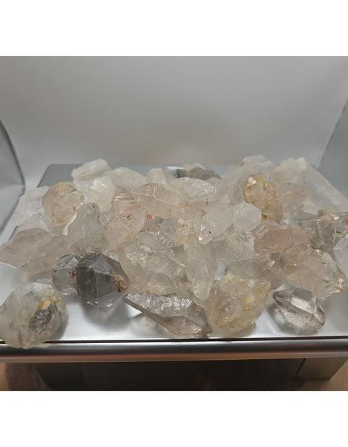 Load image into Gallery viewer, Quartz crystal points 1lb From Brazil
