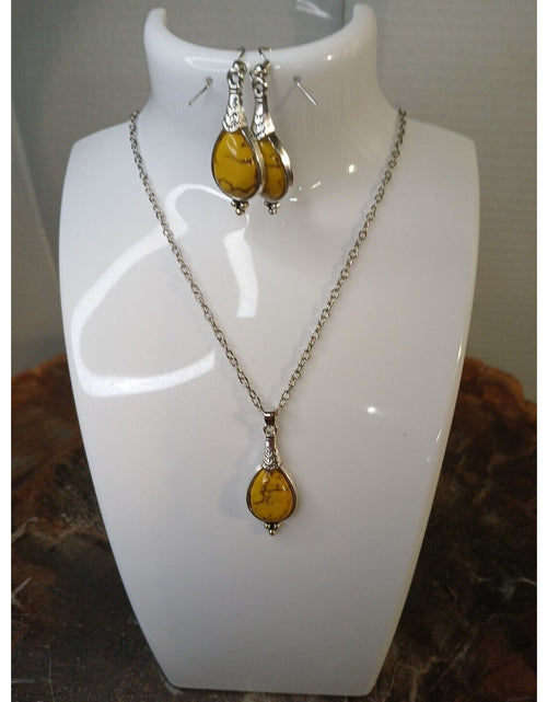 Load image into Gallery viewer, NATURAL STONE NECKLACE AND EARRINGS
