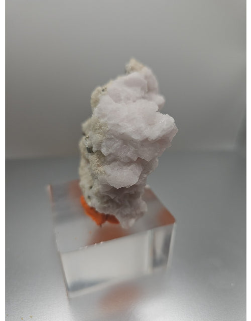 Load image into Gallery viewer, Mangano Calcite Peru 121grams
