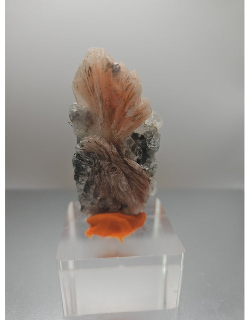 Load image into Gallery viewer, Apophyllite Pink Stilbite 51grams
