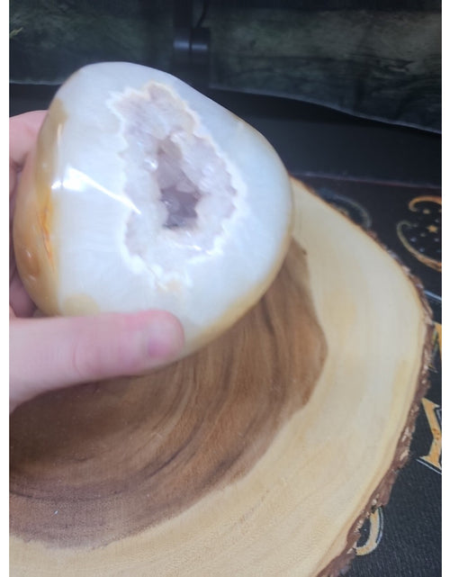 Load image into Gallery viewer, Natural 4.35lb Agate Carnelian Quartz Crystal Geode
