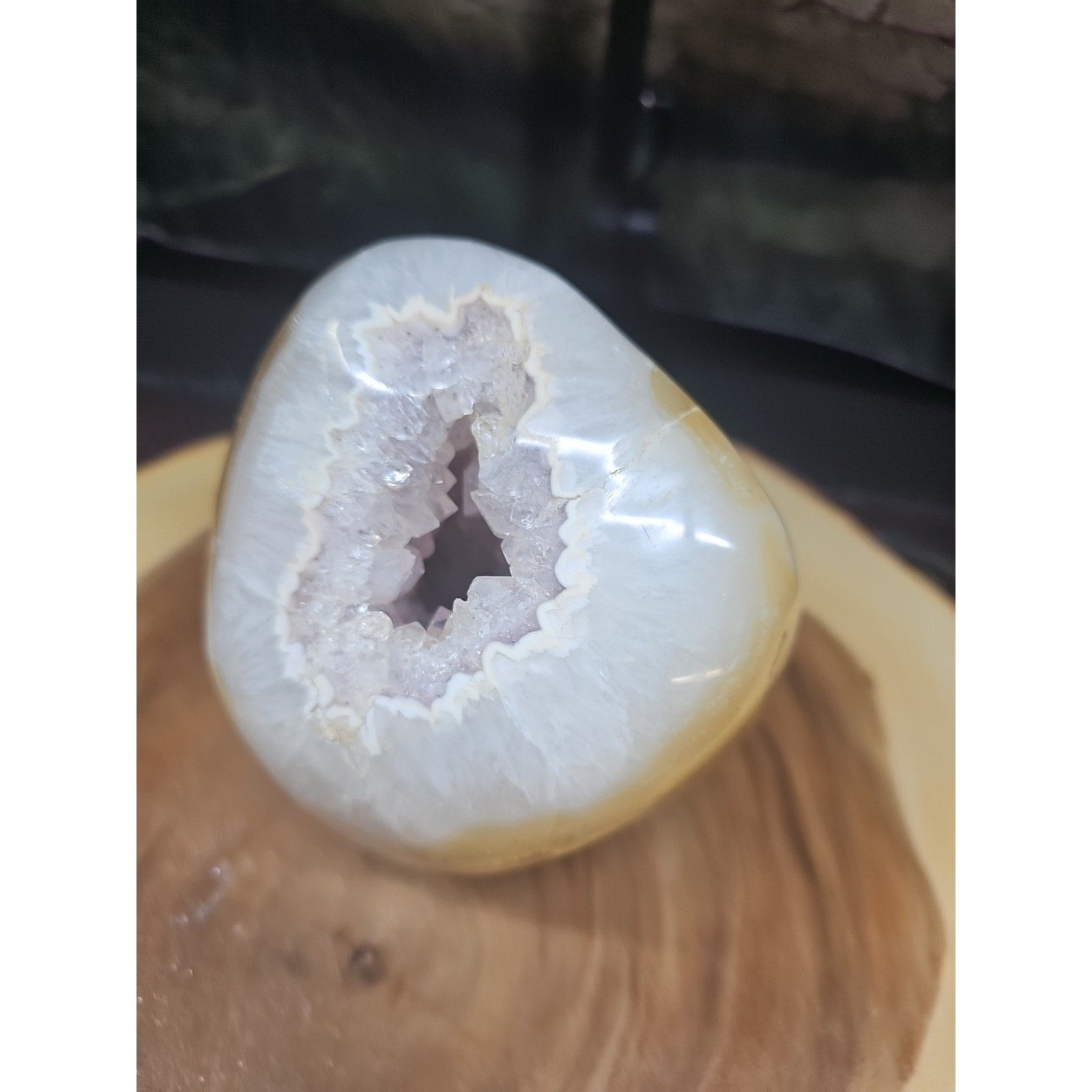 Natural 4.35lb Agate Carnelian Quartz Crystal Geode