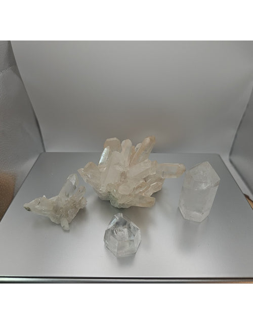 Load image into Gallery viewer, Quartz Crystal Cluster .97lb 4pcs
