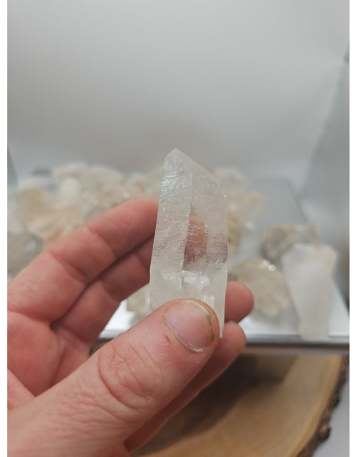 Load image into Gallery viewer, Quartz crystal points 1lb From Brazil
