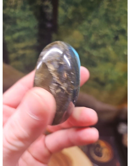 Load image into Gallery viewer, Labradorite Plam Stone 117 Grams Healing
