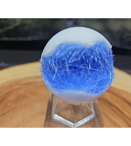 Magnesium phosphate Sphere W/Stand 154g 50mm